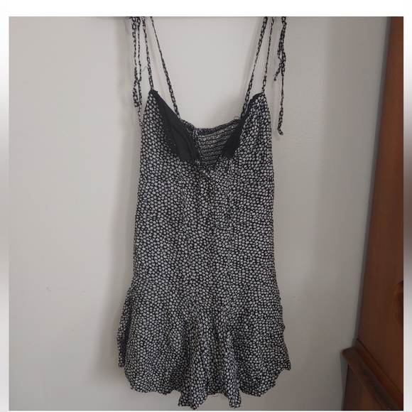 NWT STREETWEAR SOCIETY JUMPER BLACK AND WHITE IN SIZE XL - Picture 4 of 16